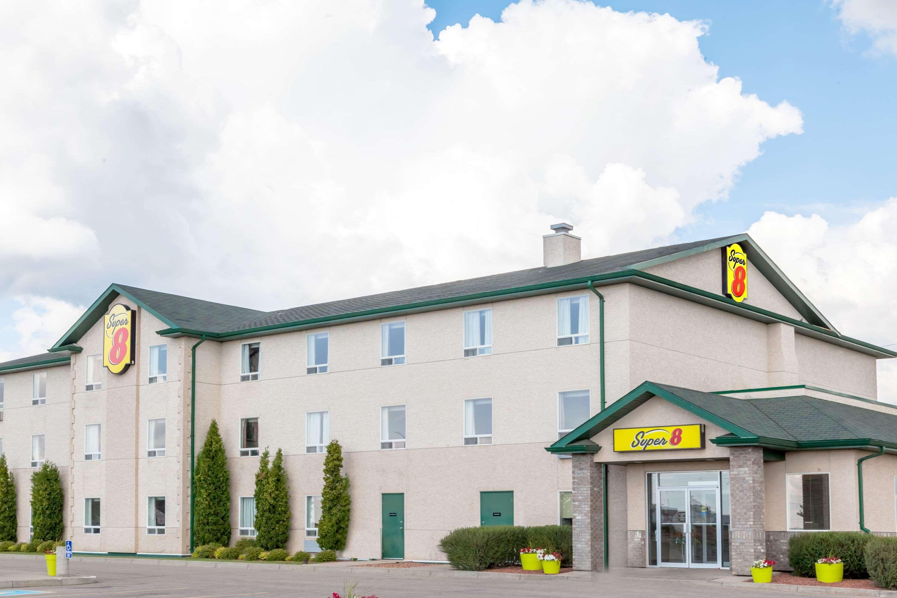 Super 8 By Wyndham Prince Albert Esterno foto